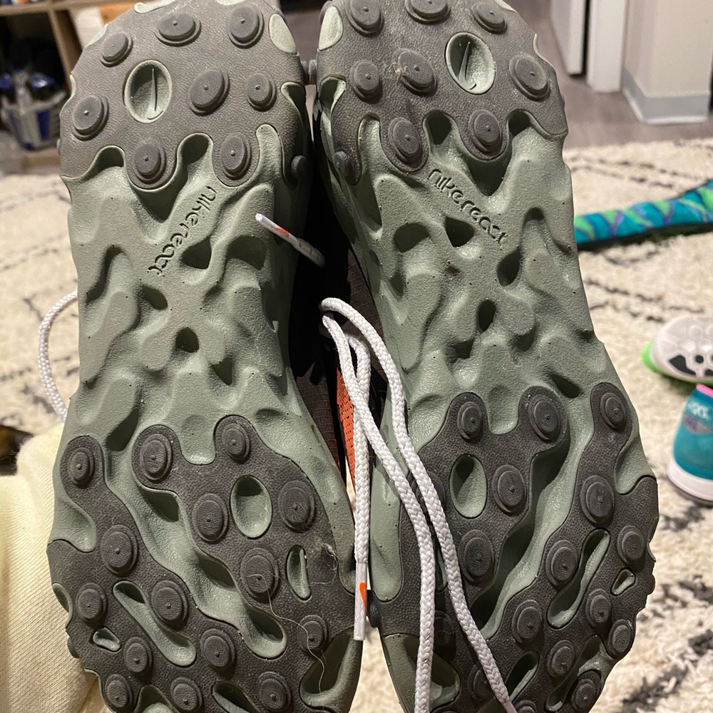 Nike React Shoes - Practically New - image 4